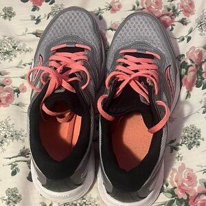 Grey and Pink Saucony Shoes 🩶🩷